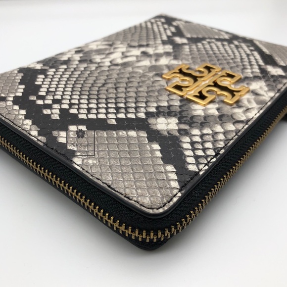 Tory Burch - Britten Large Zip Pouch -Snake (Grey) - Picture 5 of 8